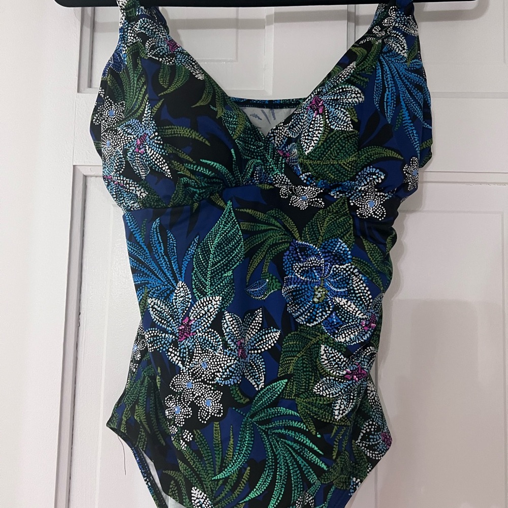 Swimsuit - Picture 2 of 3